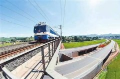 大街上一个店一个店看过去